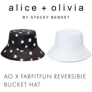 ALICE + OLIVIA Reversible Floral Black & White Bucket Hat NWT